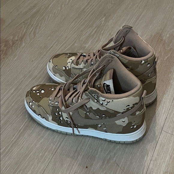 Nike Shoes - Nike Dunk High camo w8